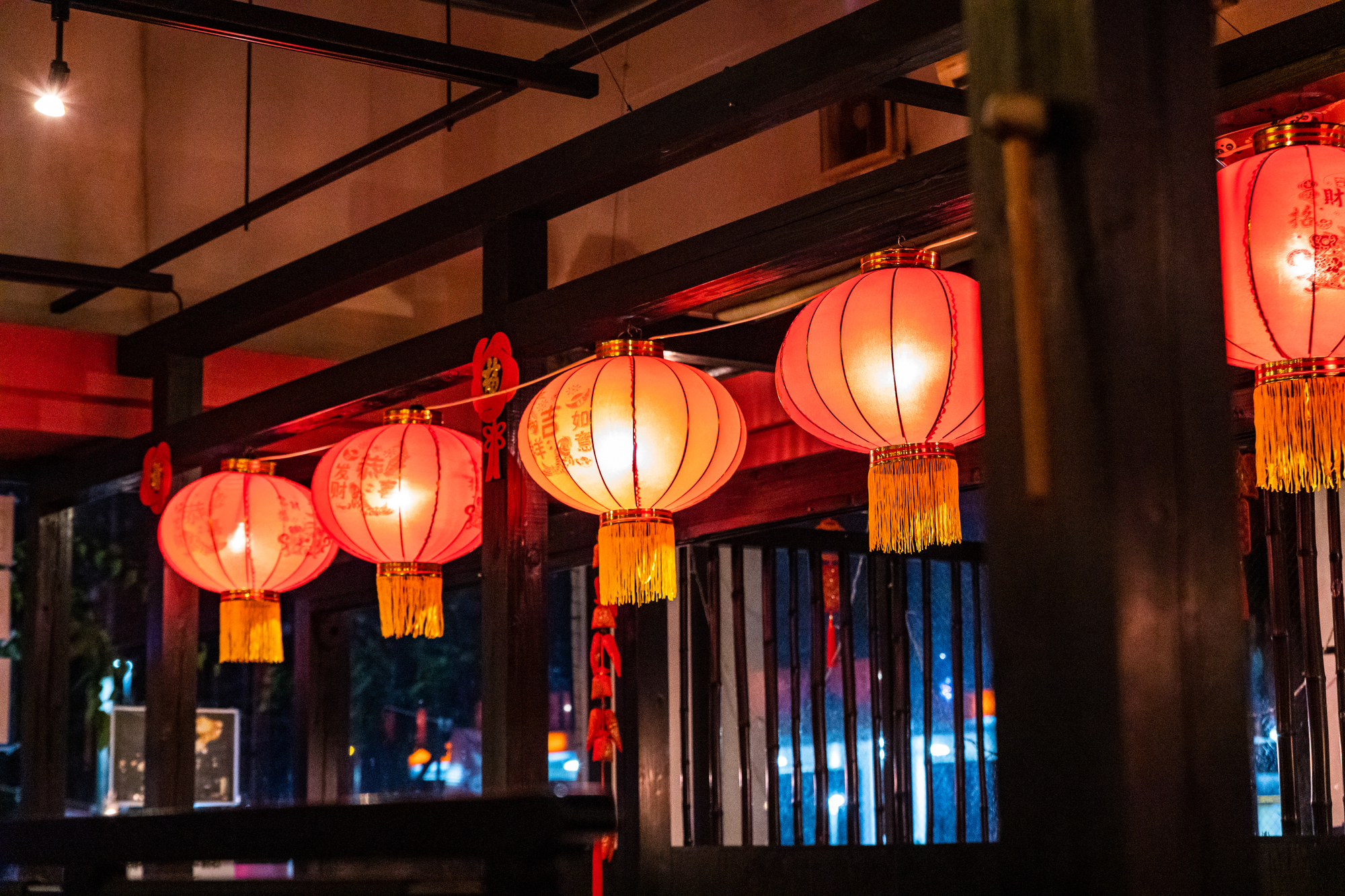 中華料理店 レストラン 内装 赤基調